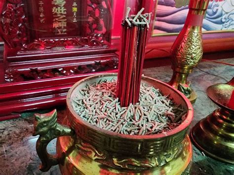 神明爐春花何時收|「送神日」家神向玉皇大帝報告！這樣做招好運：拜拜。